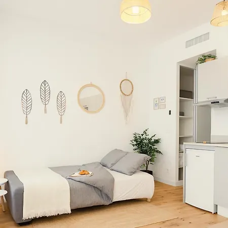 Modern With Ac Near Old & * Nice