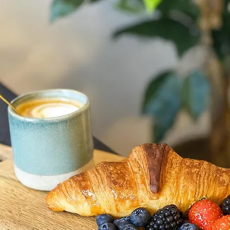 Modern With Ac Near Old & *