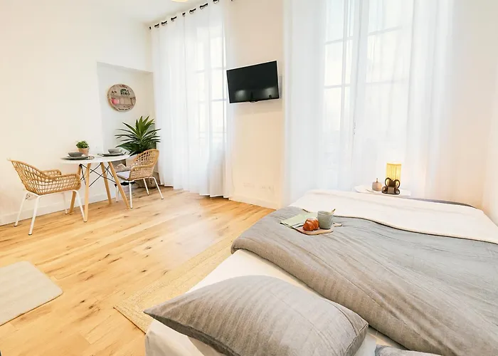 Modern With Ac Near Old & *